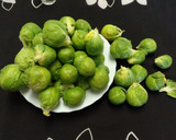 Foto del paso 1 de la receta: Coles de bruselas en salsa