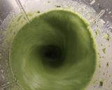 Foto del paso 1 de la receta: Licuado verde salado de Kéfir