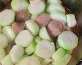 Foto langkah ke 3 dari resep Sayur oyong bakso.