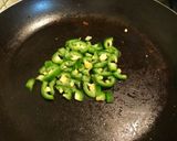 Foto del paso 2 de la receta: Salsa de Soya con Chiles Toreados