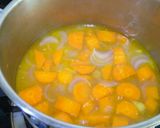 A picture of step 4 of Orange carrot soup.