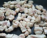 รูปขั้นตอนการทำที่ 1 ของ หมูสามชั้นผัดพริกเกลือ