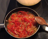 Foto del paso 2 de la receta: Coca de salchichas
