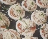 صورة لخطوة 2 من وصفة ميني بيتزا 🍕🍕