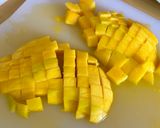 Hình bước làm 1 của món Chè xoài sữa dừa siêu đơn giản