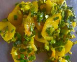 A picture of step 3 of Spring onion potato.