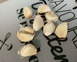 Une image de l'étape 3 de Conserve de concassée de tomates, ail, basilic et oignon blanc.