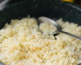Foto del paso 2 de la receta: Arroz a la cubana con edamame salteado 🫛 🌾 🫛 🌾