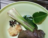 Foto langkah ke 2 dari resep Sop Ayam Bumbu Rempah.