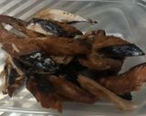 Foto langkah ke 2 dari resep Tumis tongkol daun kemanggi.