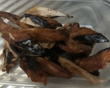 Foto langkah ke 2 dari resep Tumis tongkol daun kemanggi.