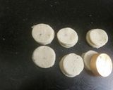 A picture of step 5 of Moon shape mathri.
