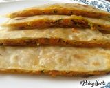 A picture of step 13 of Stuffed carrot paneer paratha.