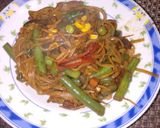 Foto del paso 4 de la receta: Fideos de arroz salteados con vegetales