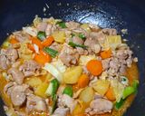 Foto langkah ke 6 dari resep Tumis Ayam Pakai Sayur.
