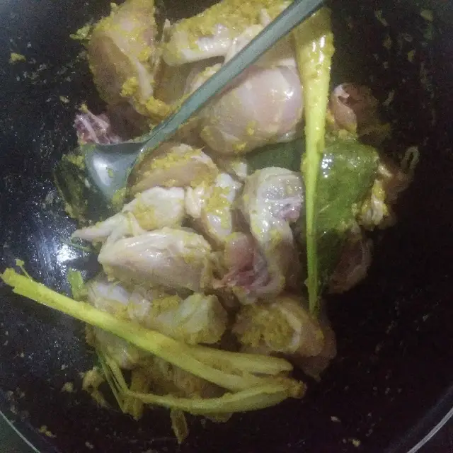 Langkah-langkah untuk membuat Resep Lalapan Ayam Serundeng