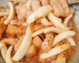 Hình bước làm 1 của món Thịt kho cùi dừa