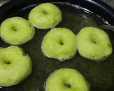 Foto langkah ke 6 dari resep 68. Donat Pandan Lembut.