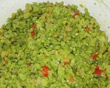 A picture of step 4 of Green Beans with Eggs.