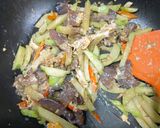 รูปขั้นตอนการทำที่ 5 ของ เห็ดหูหนูผัดฟักแม้วใส่ไข่ | Stir-Fried Wood Ear Mushrooms with Chayote and Egg
