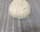 Foto del paso 5 de la receta: Hojaldre navideño con queso, confitura y cebolla caramelizada