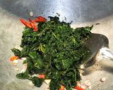 Foto langkah ke 3 dari resep Oseng daun Pepaya Jepang.
