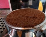 รูปขั้นตอนการทำที่ 3 ของ พื้นฐานการชงกาแฟสด (เอสเพรสโซ่)
