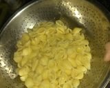 A picture of step 2 of Butter cheese pasta.