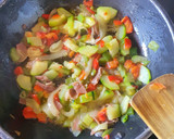 Foto del paso 1 de la receta: Tortilla paisana con tacos de jamón y patatas paja