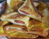 Foto langkah ke 6 dari resep Roti Goreng Sosis Tanpa Tepung.