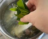 ต้มยำปลาทูสดใบกะเพรา วิธีทำสูตร 3 รูป