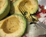 Foto del paso 3 de la receta: Bocata de atún y aguacate con pico de gallo
