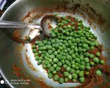 A picture of step 5 of Green peas masala.