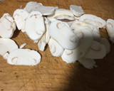 Foto del paso 2 de la receta: Tallarines en salsa blanca de champiñón y pimentón verde