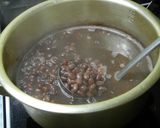 A picture of step 3 of Farmhouse-Style Oshiruko (Sweet Red Bean Soup with Mochi).