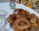 A picture of step 5 of Khatti kairi ke pakore🥭.