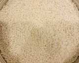 Hình bước làm 1 của món Xôi đậu biếc cốt dừa muối mè thơm phức ngày mưa