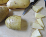 Foto del paso 1 de la receta: Cuñas de patatas al orégano