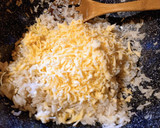 Foto del paso 4 de la receta: Fritos de arroz sobrante con queso 😋