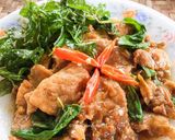 รูปขั้นตอนการทำที่ 2 ของ หมูสไลด์กะเพรากรอบ