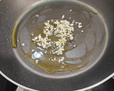 Foto del paso 4 de la receta: Espagueti de calabacín en salsa de yogurt. (mar y montaña)