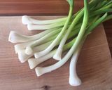 Foto del passaggio 1 della ricetta 41 • "Revuelto" di aglio giovane e gamberi 🇪🇸