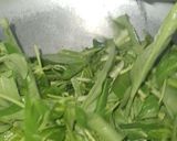 Foto langkah ke 2 dari resep Cah kangkung saus tiram kombinasi dengan telur puyuh.