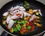 Foto langkah ke 5 dari resep Cumi Asin Pete.