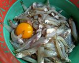 Foto langkah ke 2 dari resep Ikan Bilis Goreng Tepung.