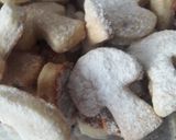 Foto del paso 3 de la receta: Galletitas para la merienda con lluvia de azúcar impalpable ❤