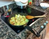 Foto del paso 2 de la receta: Tortilla de patata rellena de York y queso