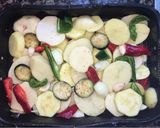 Foto del paso 6 de la receta Lomo de cerdo con patatas y verduras al horno🍆