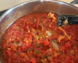 Foto del paso 6 de la receta: Contramuslos de pollo con salsa de tomate casera