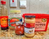 A picture of step 1 of Tteokbokki (spicy rice cake).